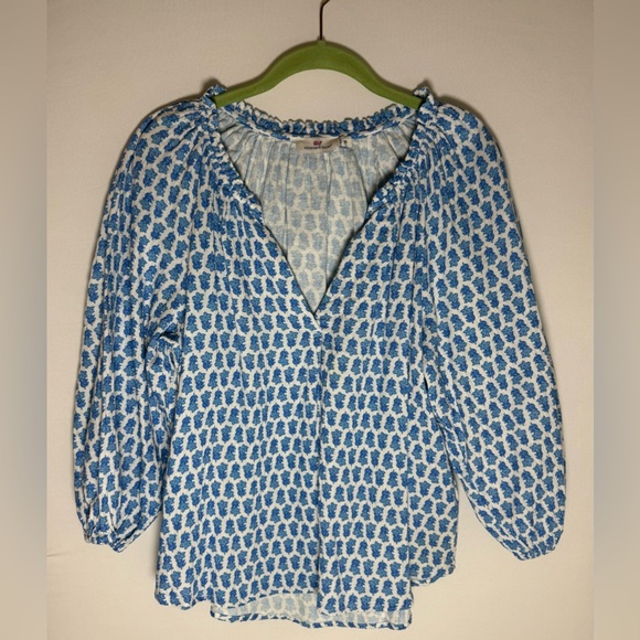 Vineyard Vines Tops - Vineyard Vines flowy floral blouse • Women’s medium